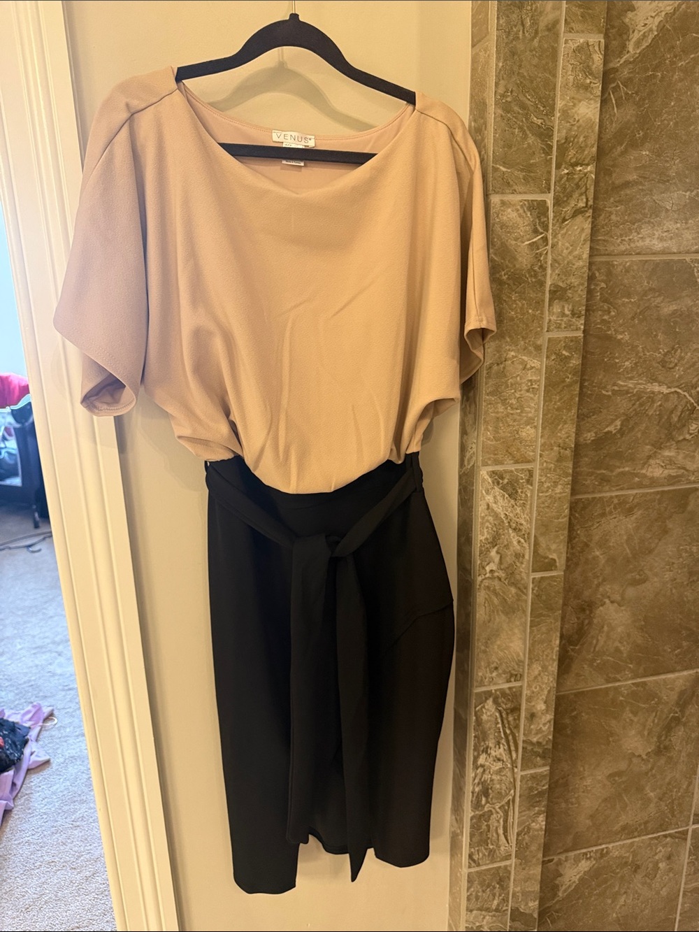 VENUS Two-Tone Blouson Dress in Beige and Black